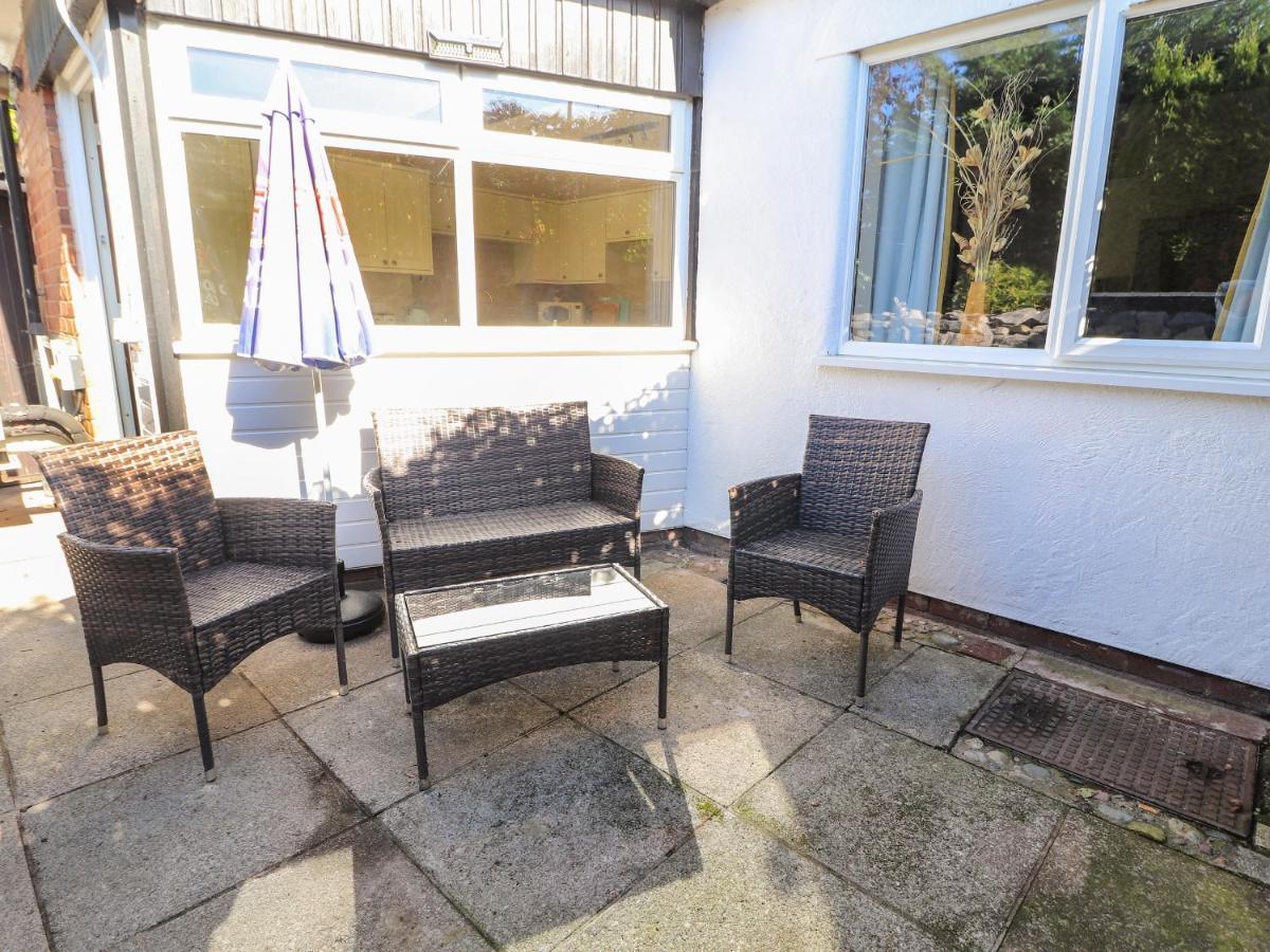 Ty Cerrig Villa Rhyl Exterior photo