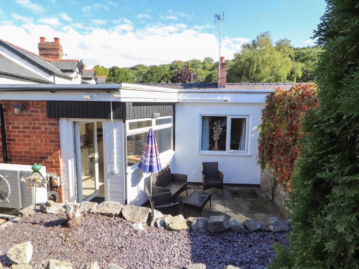 Ty Cerrig Villa Rhyl Exterior photo